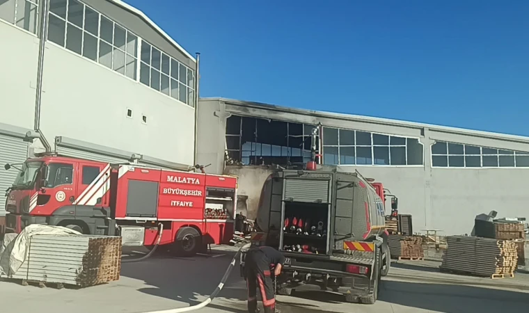 Malatya’da Mobilya İmalathanesinde Korkutan Yangın
