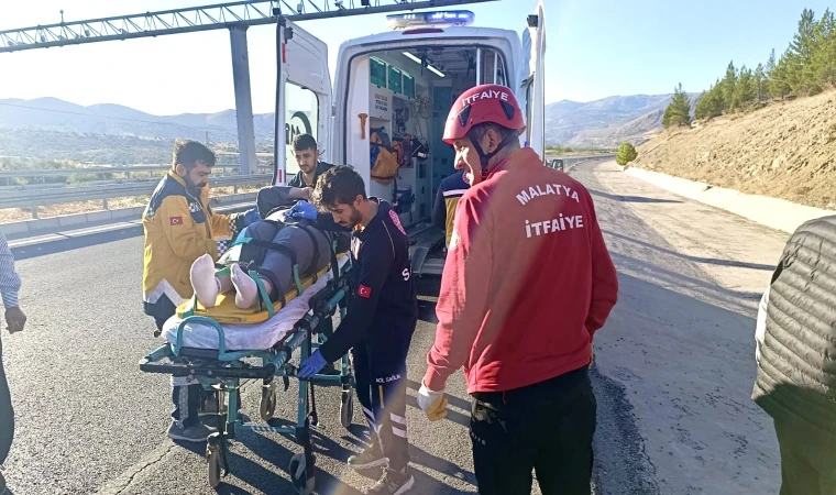 Malatya’da Otomobil Takla Attı 3 Yaralı