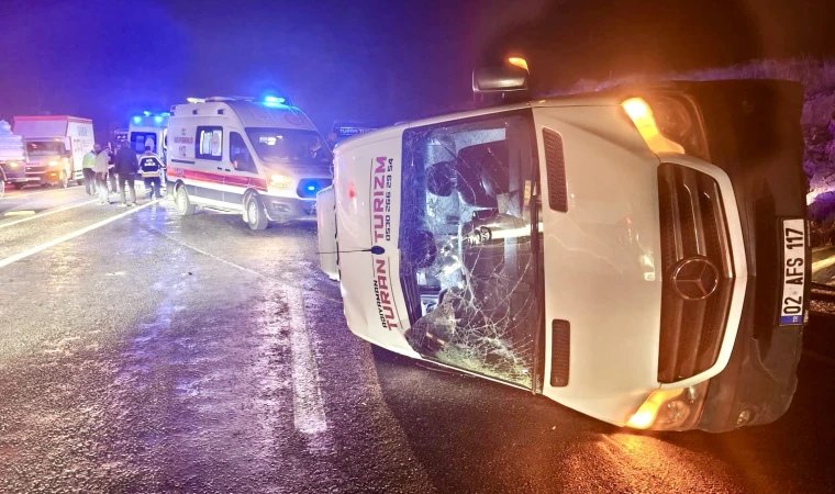 Malatya’da Tur Minibüsü Kaza Yaptı 14 Öğrenci Yaralandı