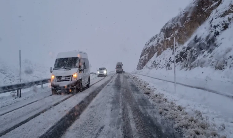 Malatya-Pütürge Yolunda Kar Yağışı