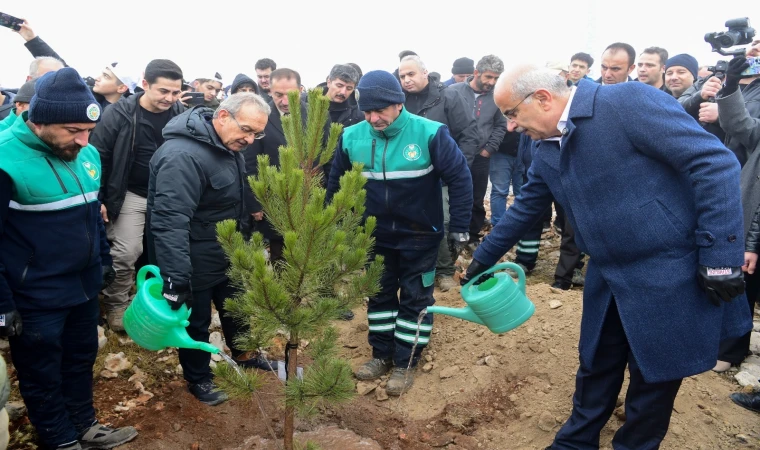 Malatya’da 10 Bin 444 Fidan Toprakla Buluştu