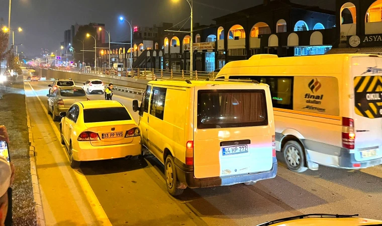 Malatya’da Alt Geçit Girişinde Zincirleme Kaza