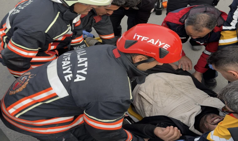 Malatya’da Kamyonet İle Kamyon Çarpıştı 1 Yaralı