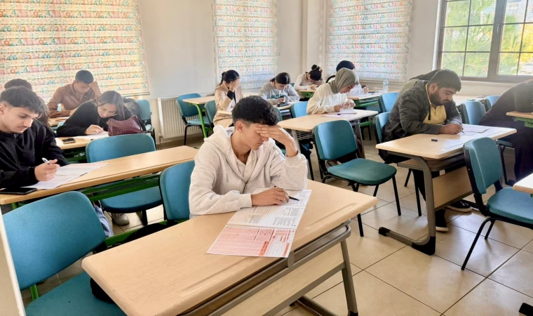 Yeşilyurt’ta Öğrenciler TYT ve AYT İçin Deneme Sınavı Gerçekleştirdi