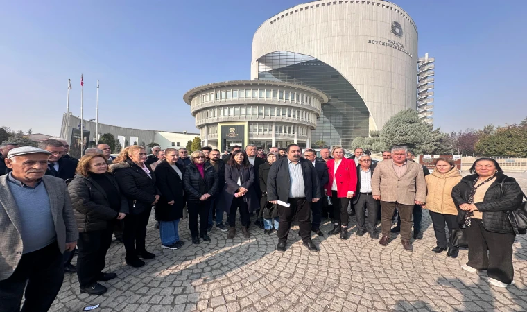 CHP’den Malatya Büyükşehir Belediyesi Önünde Kütüphane Tepkisi!