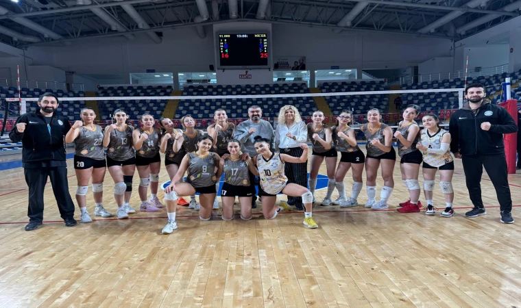 Malatya Derbisinde Kazanan Nicer Hotel Voleybol Takımı