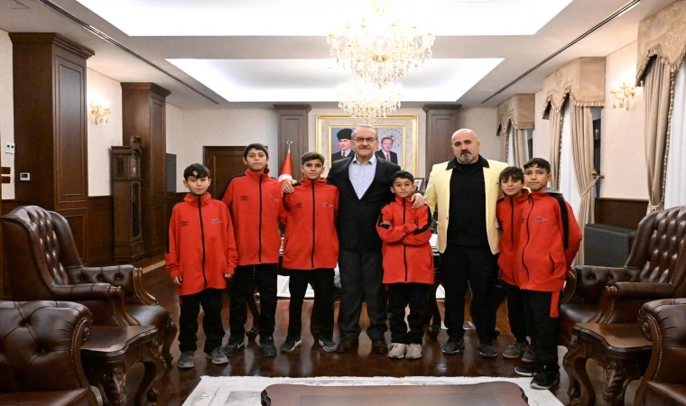 Malatya’da Milli Hokeycilerden Vali Yavuz’a Ziyaret