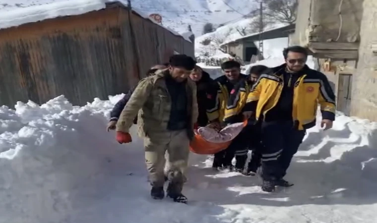 Malatya’da Kardan Kapanan Yolda Hasta Kurtarıldı