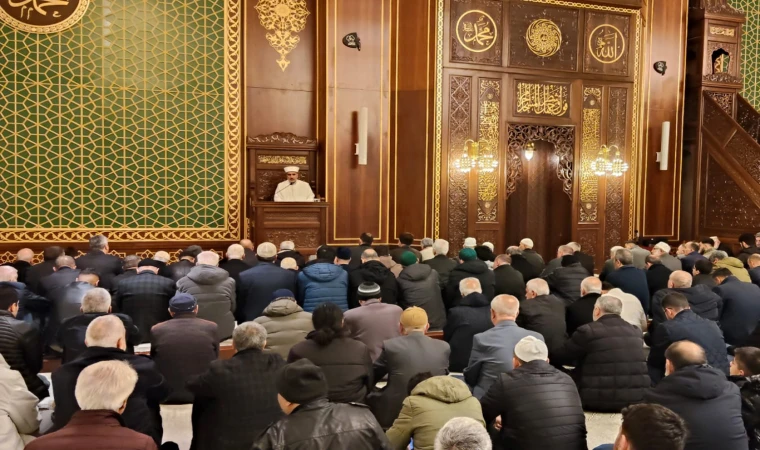 Malatya’da Bayram Namazına Yoğun Katılım