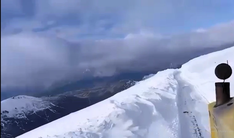 Malatya’da Kardan Kapanan Yollar Büyükşehir Ekiplerince Açıldı