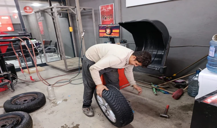 Malatya’da Kış Lastikleri Mesai Arttı