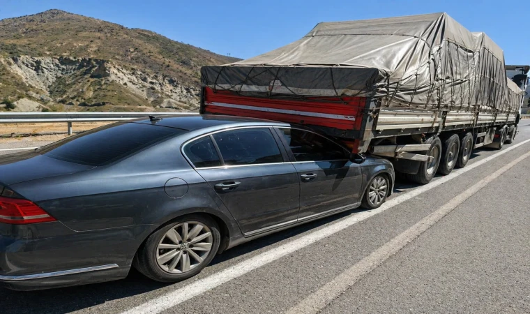Malatya’da TIR’ın Altına Giren Otomobilden Mucize Kurtuluş