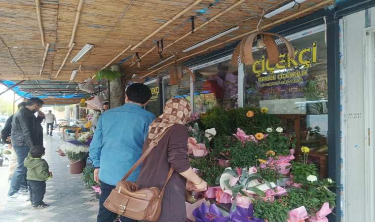 Malatya’da Anneler Günü’nde Çiçekçilerde Tatlı Telaş