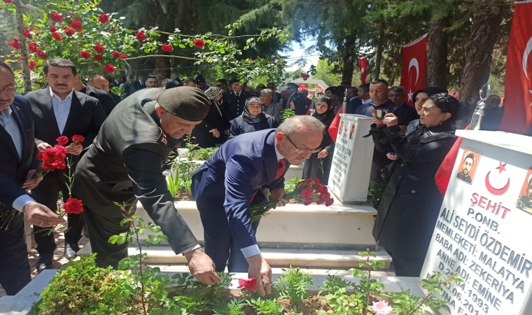 Malatya’da Arife Günü Şehitlikte Duygu Dolu Ziyaret