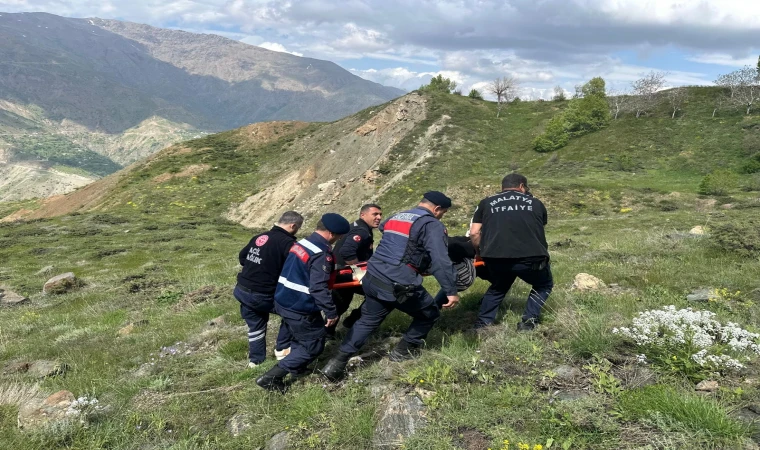 Malatya’da Kayalıklarda Mahsur Kalan Kadın Kurtarıldı