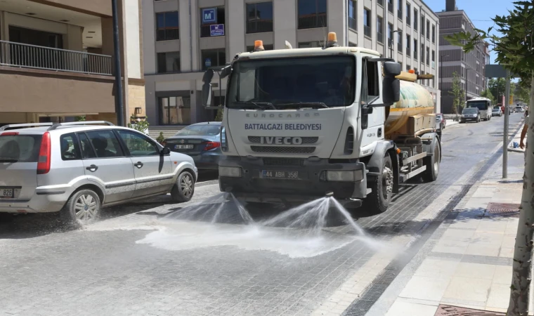 Akpınar Yeni Çarşıda Temizlik Çalışmaları Sürüyor