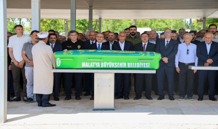 Efsane Siyasetçi Öznur Çalık’ın Kayınvalidesi Toprağa Verildi