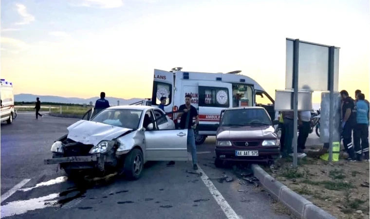 Malatya Kuzey Çevre Yolunda Trafik Kazası 2 Yaralı