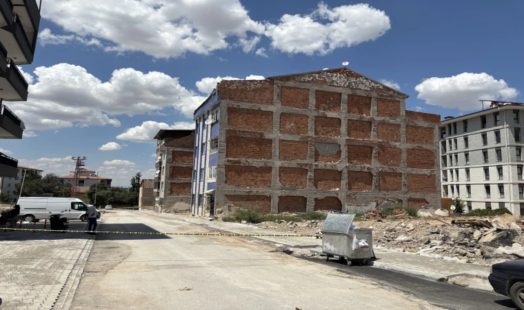 Malatya’da Bir Binanın Kolonlarından Ses Geldi Alarmı!