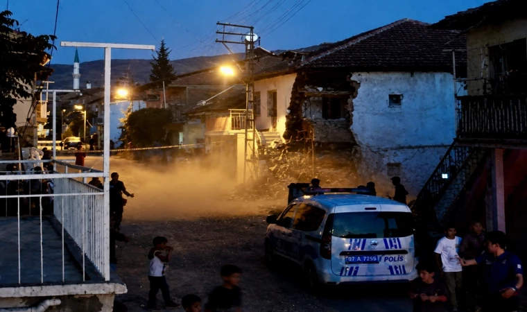 Malatya’da Çökme Riski Oluşan Ev Boşaltıldı