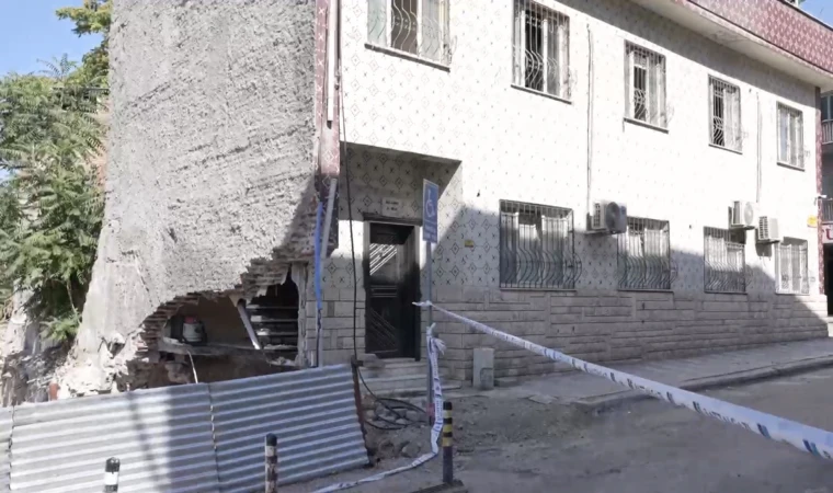 Malatya’da Tahliye Edilen Binada Tehlike Büyüyor!