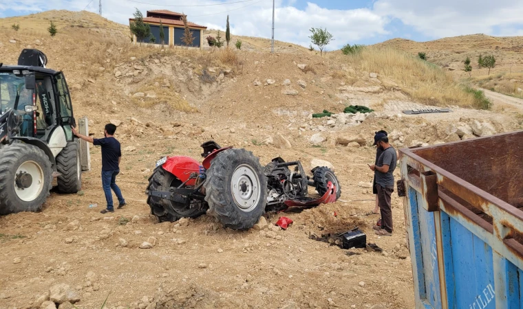 Malatya’da Traktör Şarampole Devrildi: 2 Yaralı