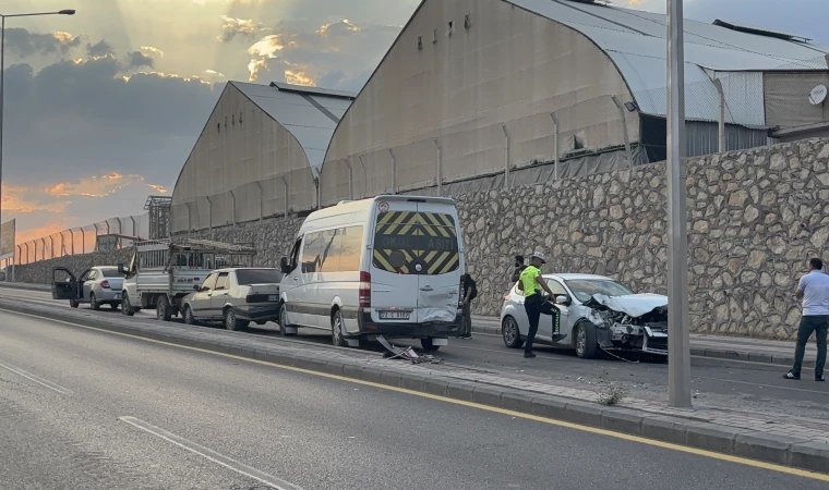 Malatya’da Zincirleme Kaza Trafiği Kilitledi
