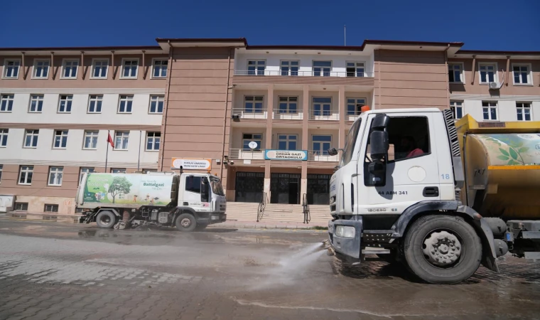 Battalgazi’de Okullara Eğitim Öncesi Temizlik