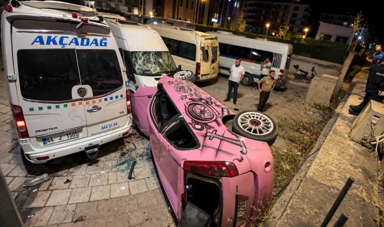 Malatya’da Otomobil Otoparka Uçtu 1 Yaralı
