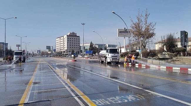 Büyükşehir Yolları Yıkadı