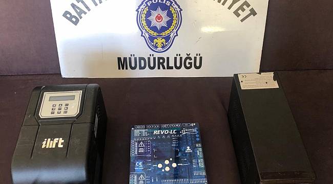 Malatya’da,Polis Alıcı Kılığına Girdi Hırsızı Yakaladı