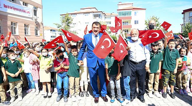 Gürkan, İlköğretim Haftası Etkinliklerine Katıldı
