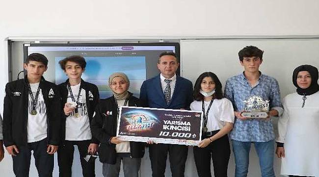  Malatya'da Öğrenciler TEKNOFEST'te İkincilik Ödülü Aldı