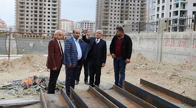 Güder, Yüzme Havuzunda İncelemelerde Bulundu