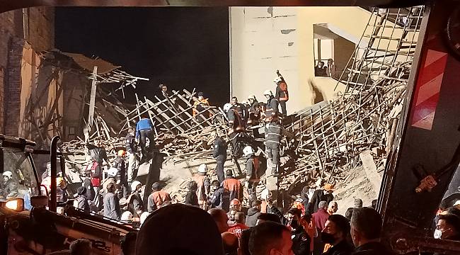 Malatya'da 2 Katlı Bina Çöktü 13 Yaralı