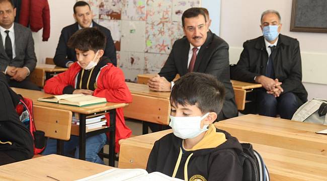 Milletvekili Tüfenkci'den Öğretmenler Günü Mesajı