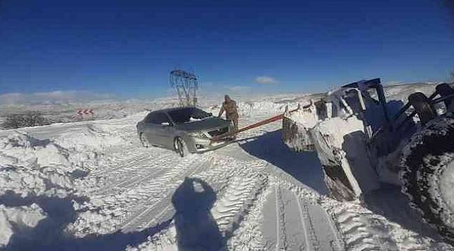 Malatya'da Yolda Kalanların İmdadına Jandarma Yetişiyor