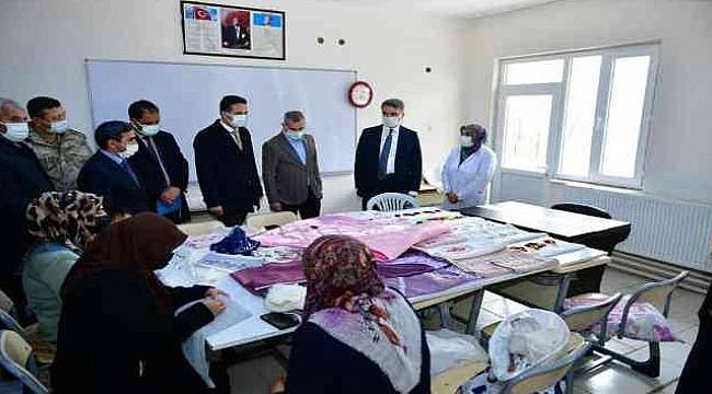 Vali Baruş,Halı Dukuma Kursunu Ziyaret Etti