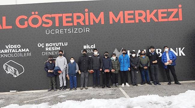 Yeşilyurt'ta Gençler Dijital Gösteri Merkezini Ziyaret Ettii 