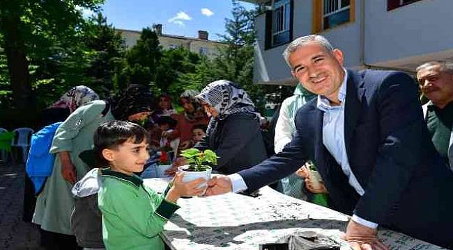 Yeşilyurt'ta Anneler Gününde Duygusal Anlar Yaşandı