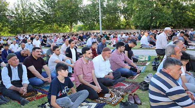 Battalgazi'de Bayram Namazına Yoğun İlgi