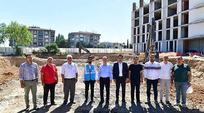 Yeşilyurt Belediyesi'nin Yeni Hizmet Binası İnşaatı Sürüyor