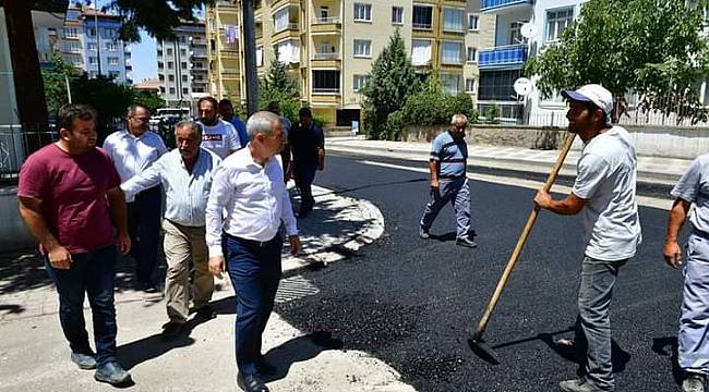 Yeşilyurt'ta Yol Yenileme Çalışmaları Sürüyor 