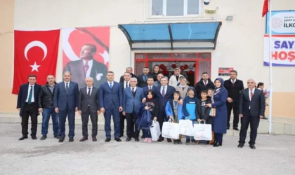 Başkan Güder'den Öğrencilere Kitap Hediyesi