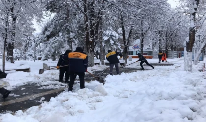 Büyükşehir 500 Araç Ve 1300 Personelle Sahada