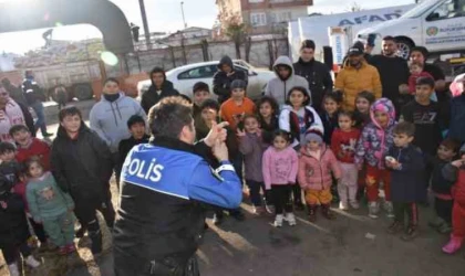 Malatya'da Polis Çocuklar İçin Etkinlik Düzenliyor