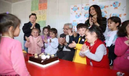 Başkan Güder'den Minik Öğrencilere Süpriz