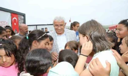 Başkan Güder’den,Öğrencilere Süpriz Hediye