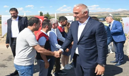Bakan Ersoy,Malatya’da Depremzedeler İle Bayramlaştı