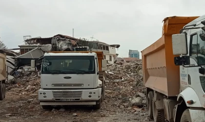 Malatya'da,Ağır Hasarlı Binaların Yıkımı Hız Kazandı
